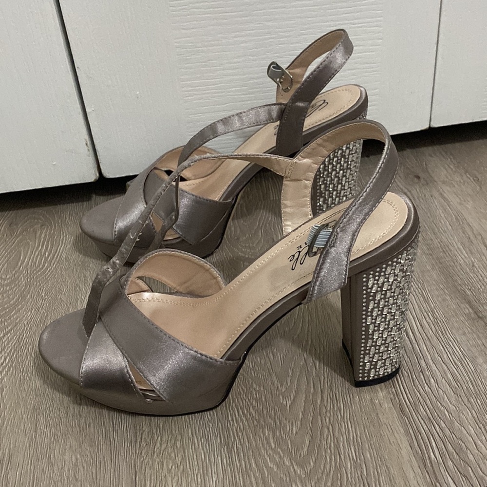 Heels - Picture 2 of 5